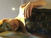 戴著面具和絲襪的美女喜歡深喉吹簫